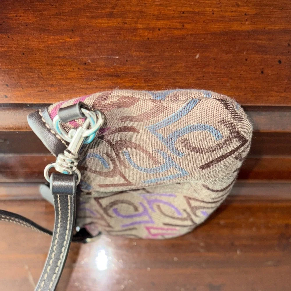 👛 Vintage Y2K Liz Claiborne Multicolor Logo Jacquard Wristlet Baguette 👛